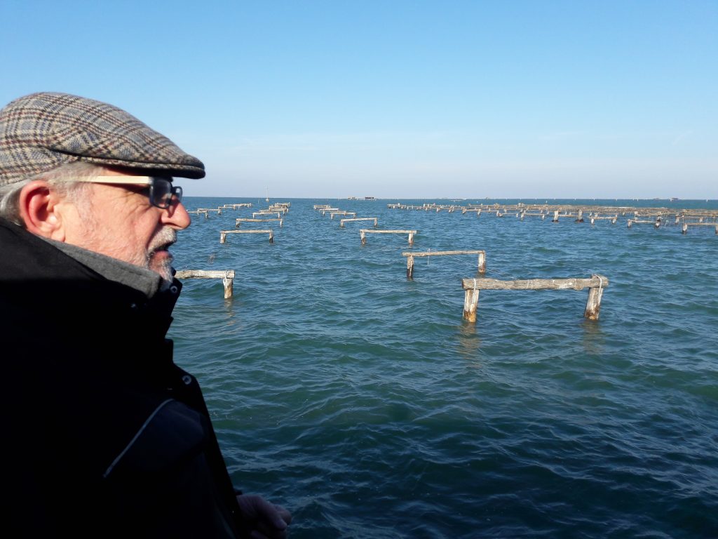 paolo-mattiuzzi-e-lallevamento-in-laguna-su-pali