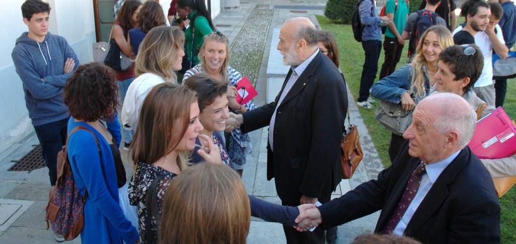 Studenti con Rettore e Petrini