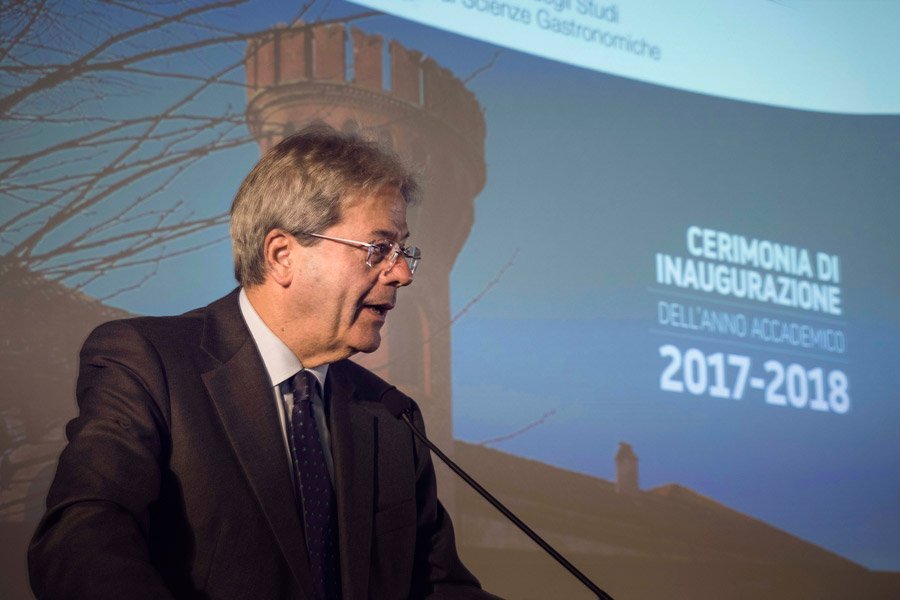 Il presidente del Consiglio Gentiloni inaugura l’anno accademico di Pollenzo presentando le due nuove classi di laurea