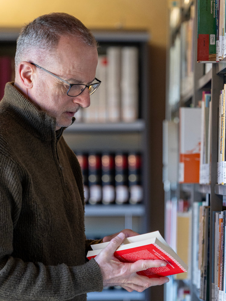 pollenzo-campus-biblioteca-orizzontale-1.jpg